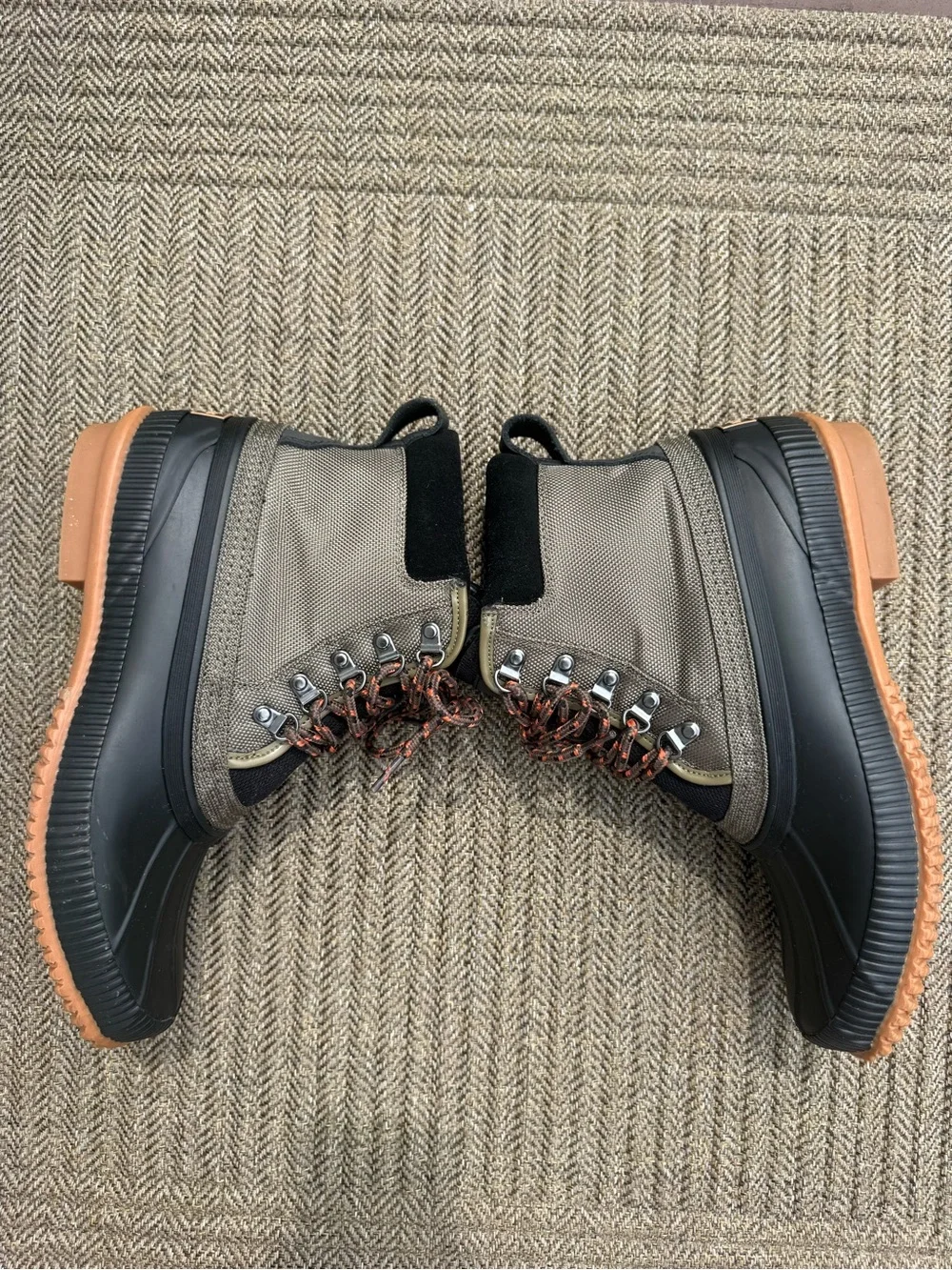 Tommy Hilfiger Men’s size 10 Black & Army Green Lace-Up Duck Boots